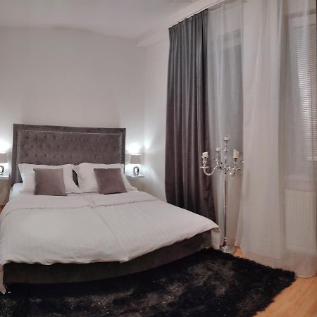 2 Izbovy Byt 60M2 V Centre Na Bakossovej, 24H Self Checkin Apartment Banska Bystrica Bagian luar foto