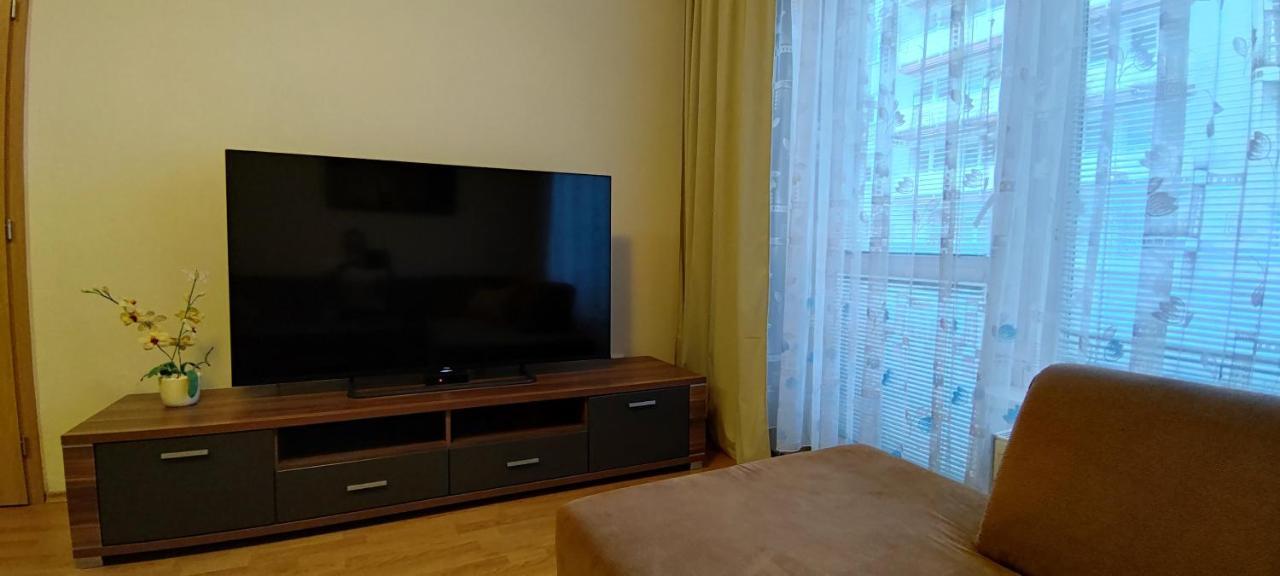 2 Izbovy Byt 60M2 V Centre Na Bakossovej, 24H Self Checkin Apartment Banska Bystrica Bagian luar foto