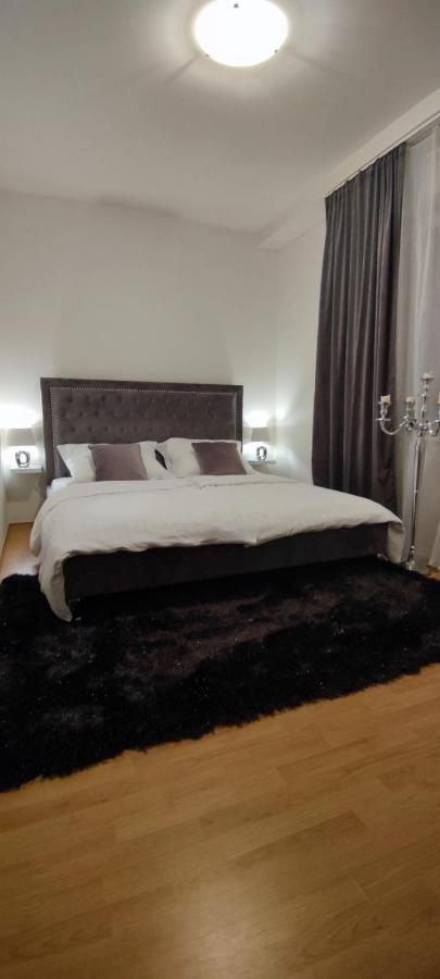 2 Izbovy Byt 60M2 V Centre Na Bakossovej, 24H Self Checkin Apartment Banska Bystrica Bagian luar foto
