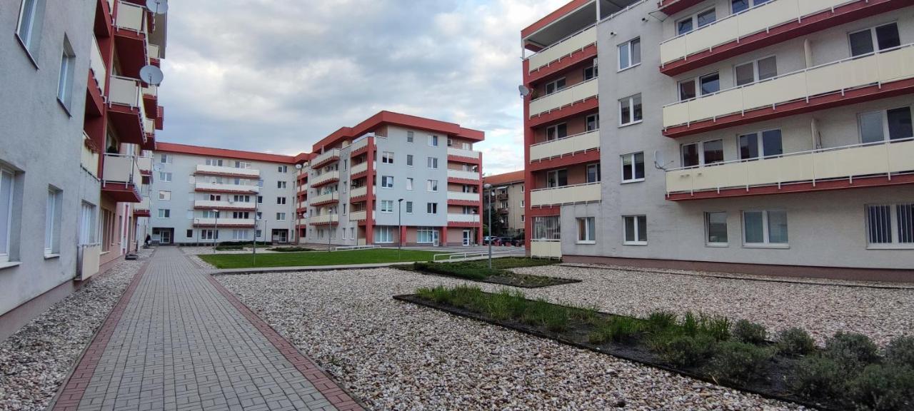 2 Izbovy Byt 60M2 V Centre Na Bakossovej, 24H Self Checkin Apartment Banska Bystrica Bagian luar foto