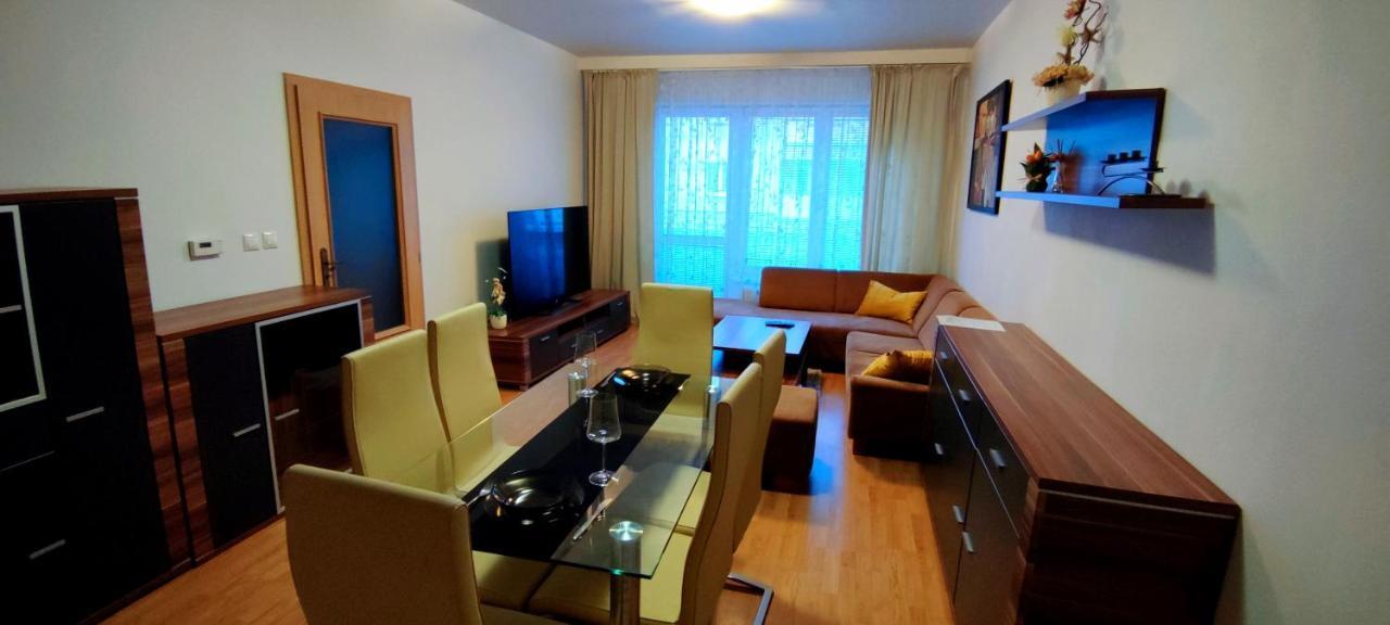 2 Izbovy Byt 60M2 V Centre Na Bakossovej, 24H Self Checkin Apartment Banska Bystrica Bagian luar foto