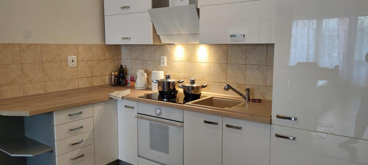 2 Izbovy Byt 60M2 V Centre Na Bakossovej, 24H Self Checkin Apartment Banska Bystrica Bagian luar foto